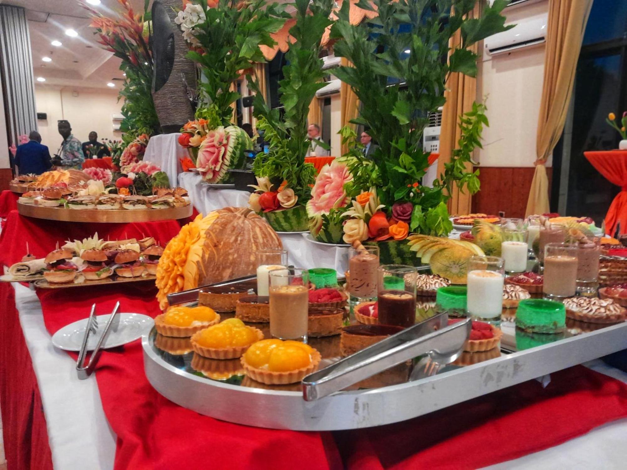 L'Amitie Hotel Нджамена Экстерьер фото