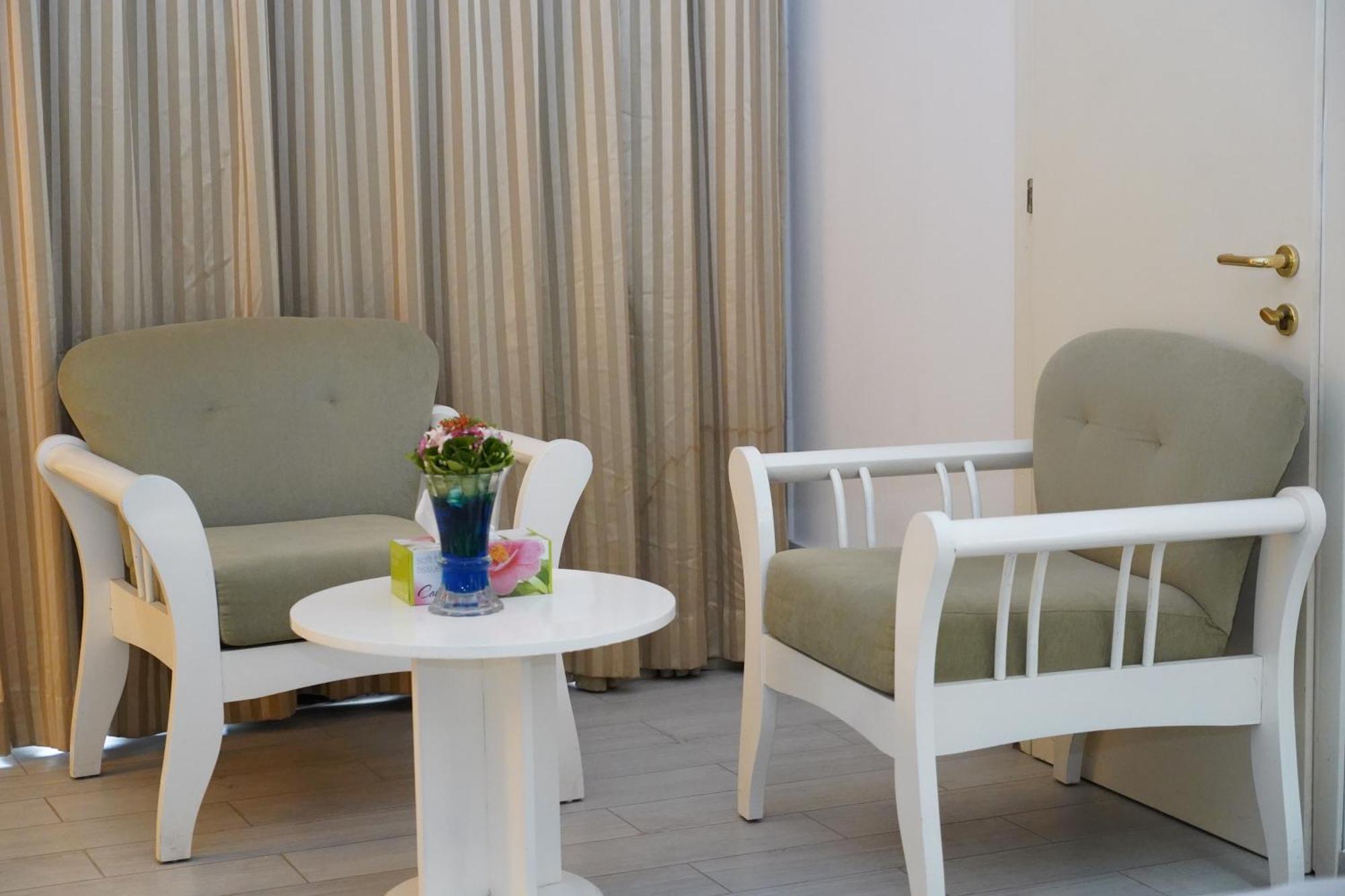 L'Amitie Hotel Нджамена Экстерьер фото