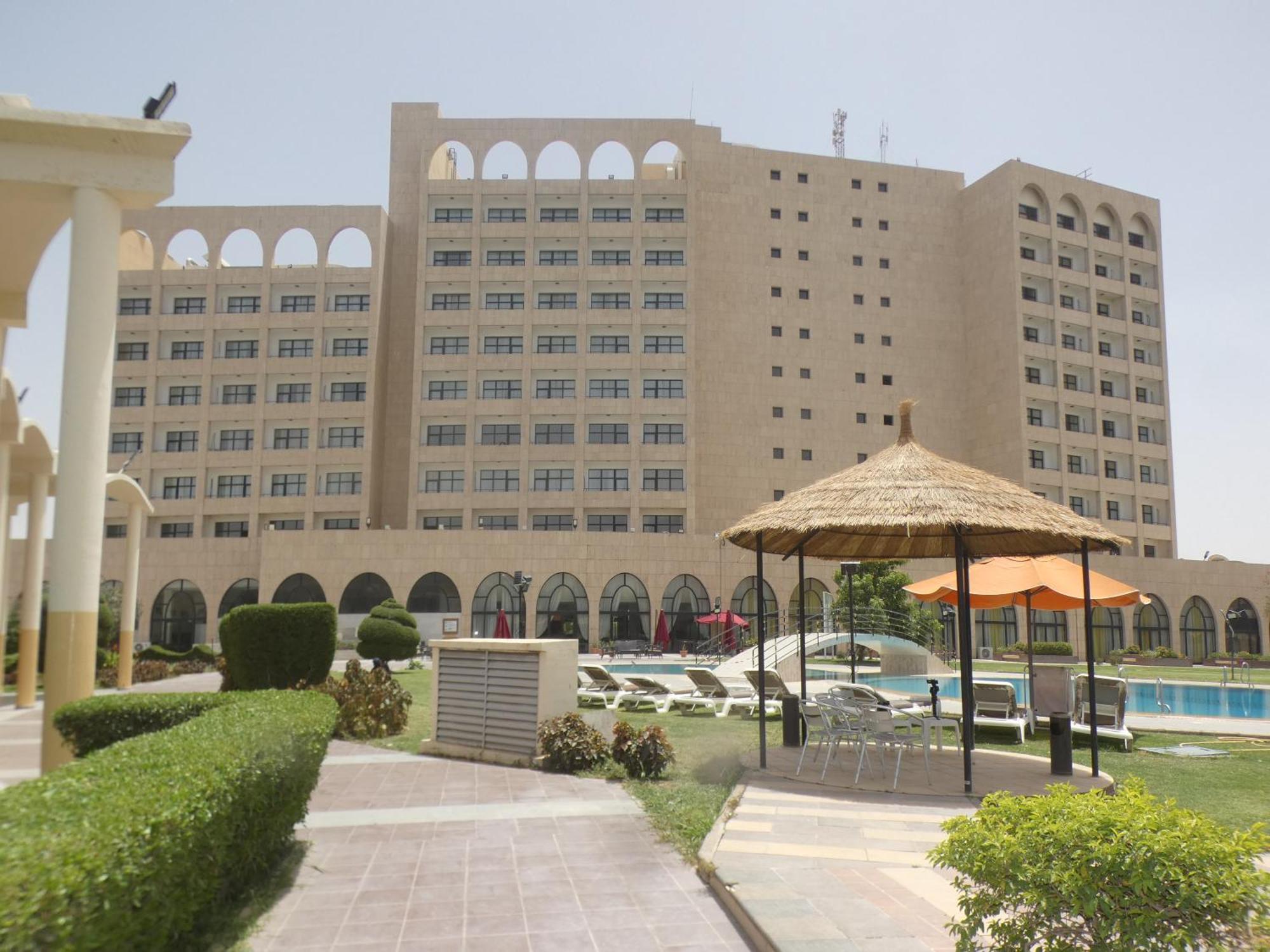 L'Amitie Hotel Нджамена Экстерьер фото