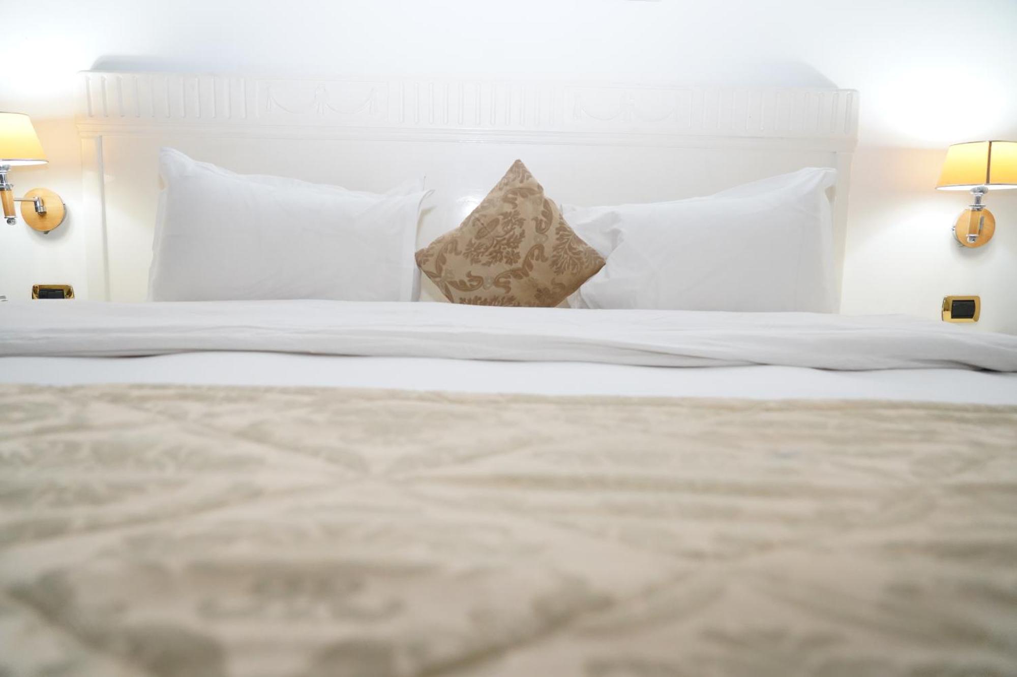 L'Amitie Hotel Нджамена Экстерьер фото