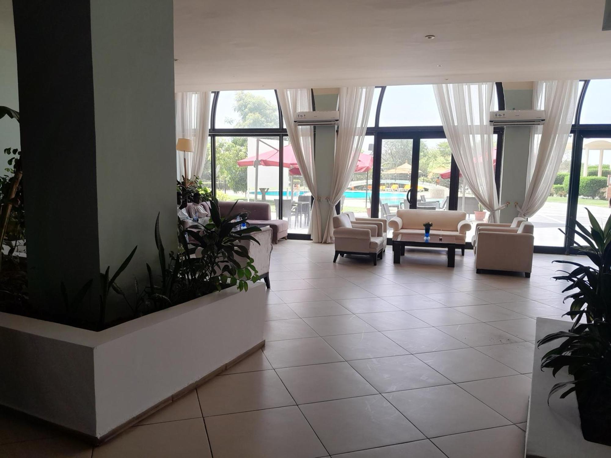 L'Amitie Hotel Нджамена Экстерьер фото
