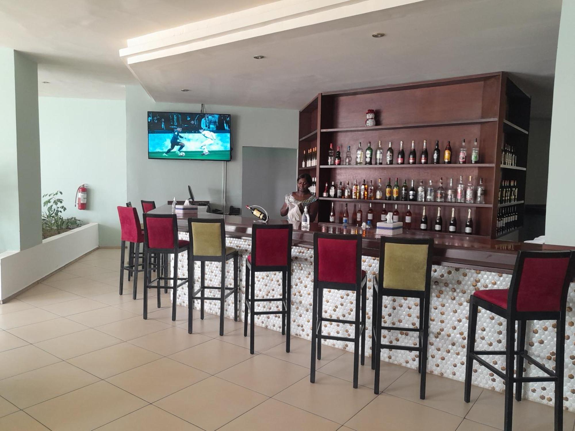 L'Amitie Hotel Нджамена Экстерьер фото
